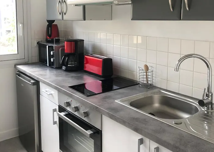 Avec Balcon, Proche Chu, Chateau, Tramway