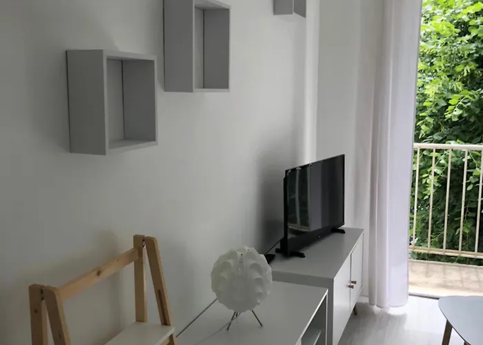 Apartment Avec Balcon, Proche Chu, Chateau, Tramway